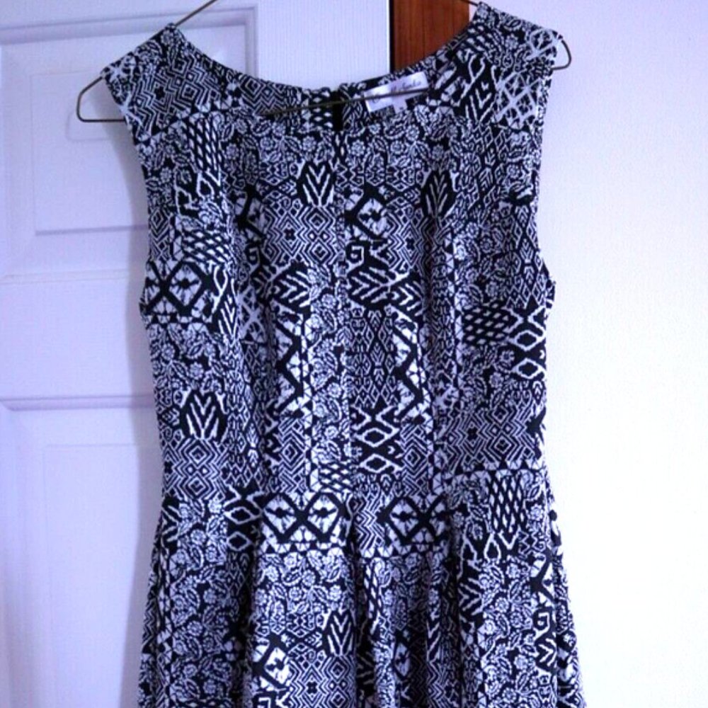 Emerald Sundae Black/White Aztec Dress Size Medium